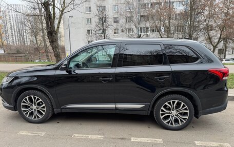 Mitsubishi Outlander III рестайлинг 3, 2018 год, 1 750 000 рублей, 2 фотография