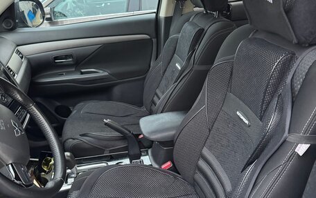 Mitsubishi Outlander III рестайлинг 3, 2018 год, 1 750 000 рублей, 12 фотография