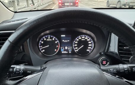 Mitsubishi Outlander III рестайлинг 3, 2018 год, 1 750 000 рублей, 6 фотография