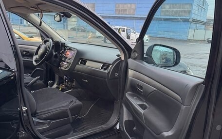 Mitsubishi Outlander III рестайлинг 3, 2018 год, 1 750 000 рублей, 9 фотография