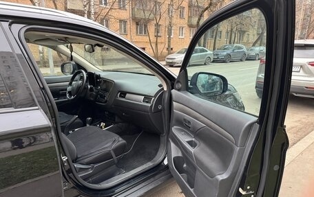 Mitsubishi Outlander III рестайлинг 3, 2018 год, 1 750 000 рублей, 8 фотография