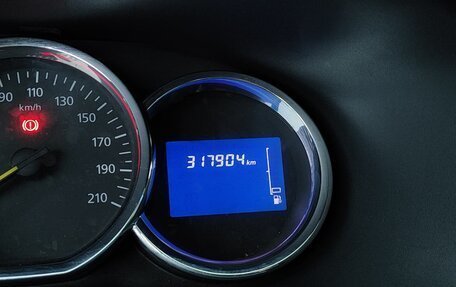 Renault Logan II, 2017 год, 430 000 рублей, 18 фотография