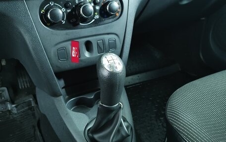 Renault Logan II, 2017 год, 430 000 рублей, 17 фотография
