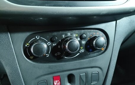 Renault Logan II, 2017 год, 430 000 рублей, 19 фотография