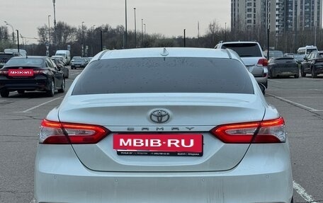 Toyota Camry, 2021 год, 2 690 000 рублей, 3 фотография