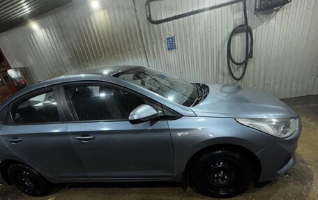 Hyundai Solaris II рестайлинг, 2017 год, 700 000 рублей, 7 фотография