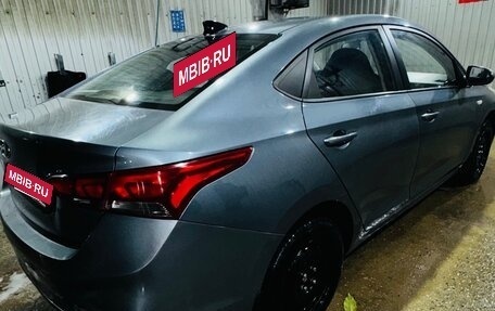 Hyundai Solaris II рестайлинг, 2017 год, 700 000 рублей, 3 фотография