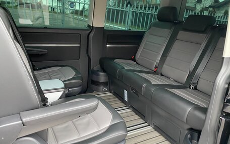 Volkswagen Multivan T6 рестайлинг, 2020 год, 7 100 000 рублей, 8 фотография