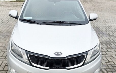 KIA Rio III рестайлинг, 2013 год, 860 000 рублей, 2 фотография