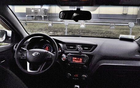 KIA Rio III рестайлинг, 2013 год, 860 000 рублей, 15 фотография