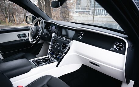 Rolls-Royce Cullinan, 2020 год, 32 700 000 рублей, 14 фотография