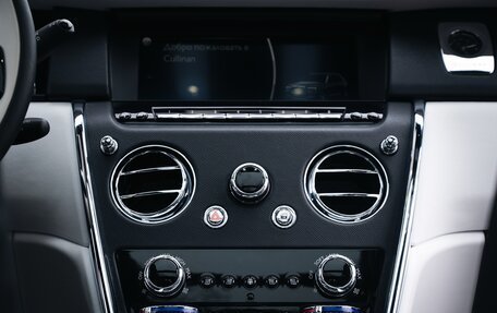 Rolls-Royce Cullinan, 2020 год, 32 700 000 рублей, 23 фотография