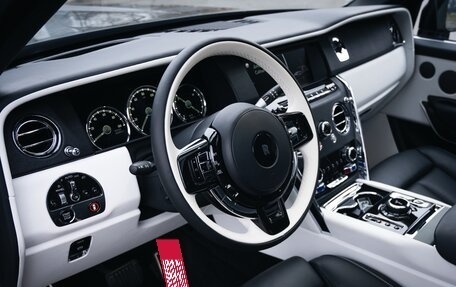 Rolls-Royce Cullinan, 2020 год, 32 700 000 рублей, 24 фотография