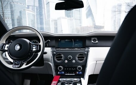 Rolls-Royce Cullinan, 2020 год, 32 700 000 рублей, 25 фотография