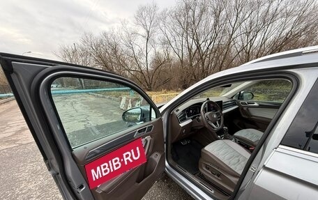 Volkswagen Tiguan II, 2021 год, 4 150 000 рублей, 2 фотография