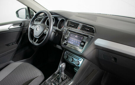 Volkswagen Tiguan II, 2018 год, 2 740 000 рублей, 9 фотография