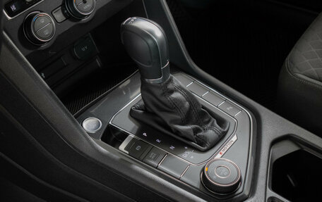 Volkswagen Tiguan II, 2018 год, 2 740 000 рублей, 16 фотография