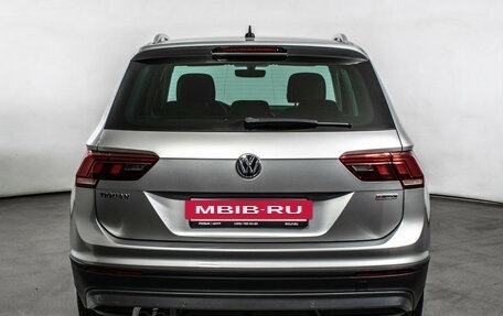 Volkswagen Tiguan II, 2018 год, 2 740 000 рублей, 6 фотография