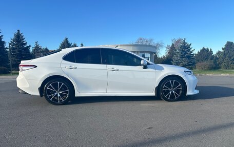 Toyota Camry, 2018 год, 2 350 000 рублей, 5 фотография