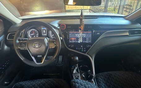 Toyota Camry, 2018 год, 2 350 000 рублей, 15 фотография