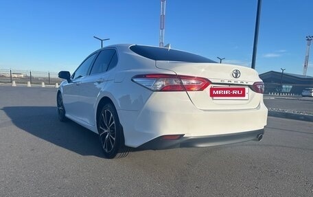 Toyota Camry, 2018 год, 2 350 000 рублей, 8 фотография