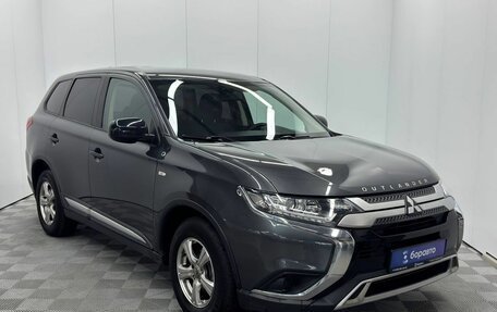 Mitsubishi Outlander III рестайлинг 3, 2019 год, 1 685 000 рублей, 3 фотография