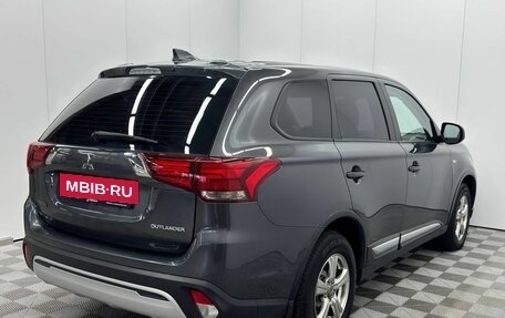 Mitsubishi Outlander III рестайлинг 3, 2019 год, 1 685 000 рублей, 2 фотография