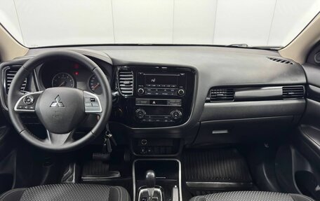 Mitsubishi Outlander III рестайлинг 3, 2019 год, 1 685 000 рублей, 14 фотография