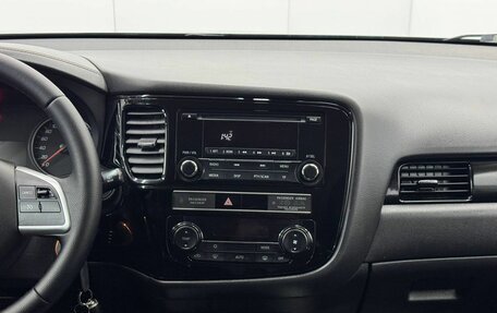 Mitsubishi Outlander III рестайлинг 3, 2019 год, 1 685 000 рублей, 13 фотография