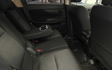 Mitsubishi Outlander III рестайлинг 3, 2019 год, 1 685 000 рублей, 15 фотография