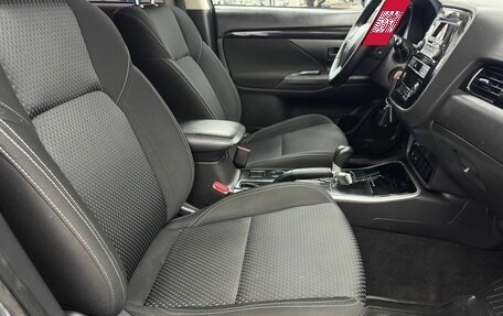 Mitsubishi Outlander III рестайлинг 3, 2019 год, 1 685 000 рублей, 16 фотография