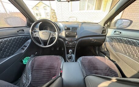 Hyundai Solaris II рестайлинг, 2013 год, 630 000 рублей, 1 фотография