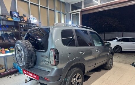 Chevrolet Niva I рестайлинг, 2017 год, 820 000 рублей, 2 фотография