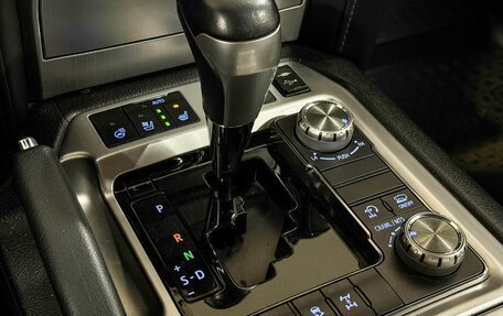 Toyota Land Cruiser 200, 2019 год, 6 130 000 рублей, 16 фотография