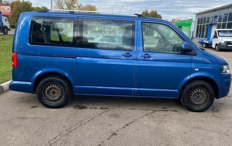 Volkswagen Caravelle T5, 2015 год, 1 650 000 рублей, 3 фотография