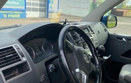 Volkswagen Caravelle T5, 2015 год, 1 650 000 рублей, 6 фотография