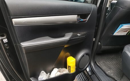 Toyota Hilux VIII, 2016 год, 3 500 000 рублей, 9 фотография