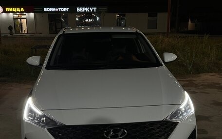 Hyundai Solaris II рестайлинг, 2021 год, 1 230 000 рублей, 1 фотография