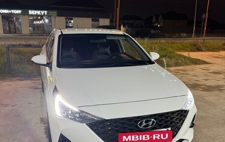 Hyundai Solaris II рестайлинг, 2021 год, 1 230 000 рублей, 2 фотография