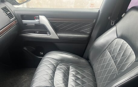 Toyota Land Cruiser 200, 2017 год, 5 952 000 рублей, 4 фотография