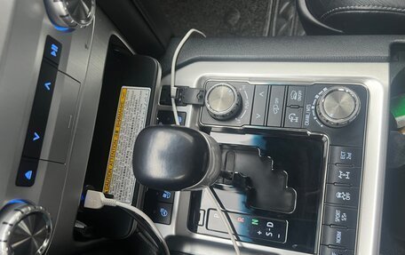 Toyota Land Cruiser 200, 2017 год, 5 952 000 рублей, 5 фотография