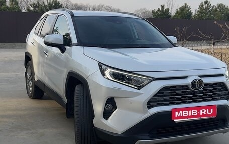 Toyota RAV4, 2020 год, 3 600 000 рублей, 3 фотография