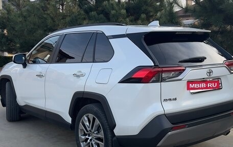 Toyota RAV4, 2020 год, 3 600 000 рублей, 4 фотография