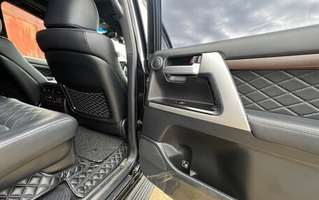 Toyota Land Cruiser 200, 2017 год, 5 952 000 рублей, 11 фотография