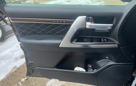 Toyota Land Cruiser 200, 2017 год, 5 952 000 рублей, 7 фотография