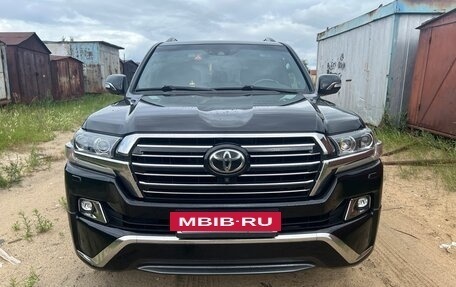 Toyota Land Cruiser 200, 2017 год, 5 952 000 рублей, 14 фотография