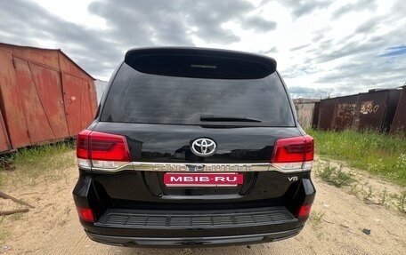 Toyota Land Cruiser 200, 2017 год, 5 952 000 рублей, 10 фотография