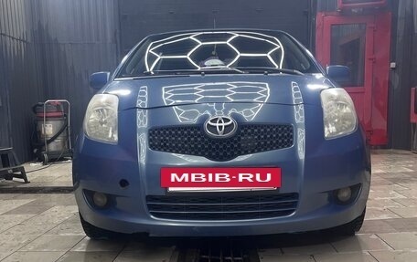 Toyota Yaris III рестайлинг, 2008 год, 749 999 рублей, 2 фотография