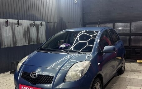 Toyota Yaris III рестайлинг, 2008 год, 749 999 рублей, 3 фотография