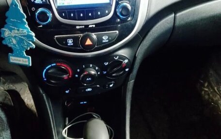 Hyundai Solaris II рестайлинг, 2012 год, 650 000 рублей, 9 фотография